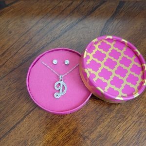 Letter D Necklace with earrings!💕 Silver.